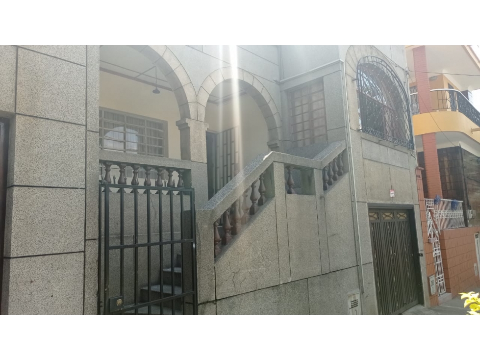 CASA LOTE PR EN VENTA BOSTON, MEDELLIN PISO 1