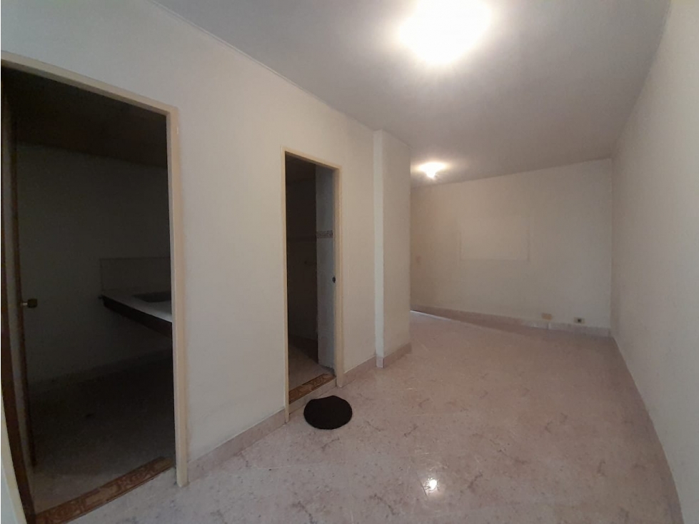 OFICINA EN VENTA EN EL CENTRO, SECTOR AYACUCHO, PISO 2° - 4