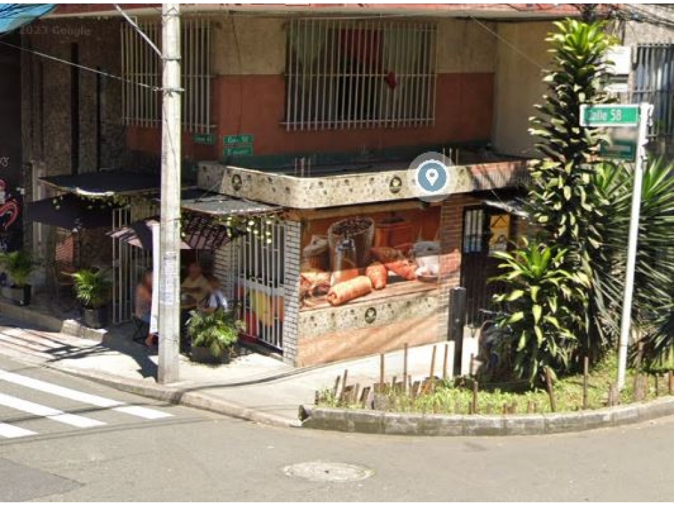 LOCALES EN VENTA CENTRO. MEDELLIN PISO 1 - 3