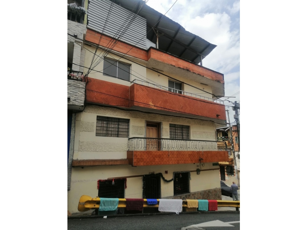 EN VENTA CASA EN EL SALVADOR, MEDELLIN PISO 1-2 Y3