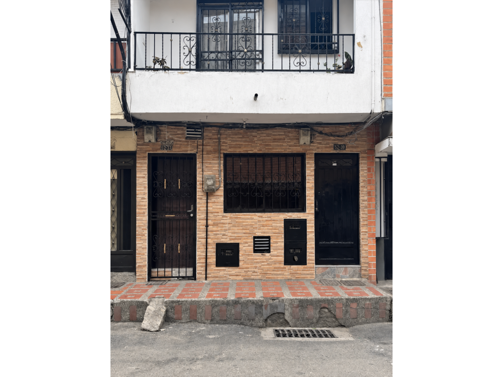 EN VENTA CASA ITAGUI ANTIOQUIA PISO 1