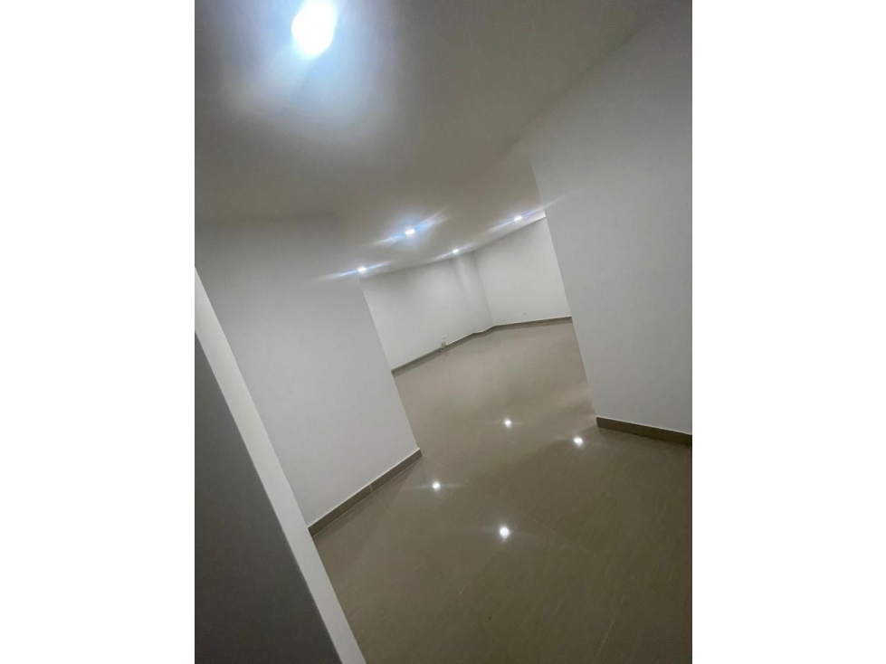OFICINA EN VENTA CALAZANS MEDELLIN PISO 2 - 5