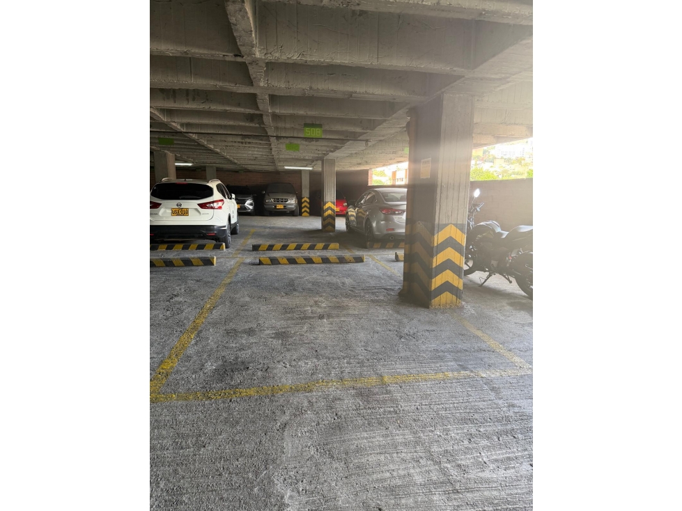 EN VENTA PARQUEADERO EN EL CENTRO, MEDELLIN PISO 5 - 1
