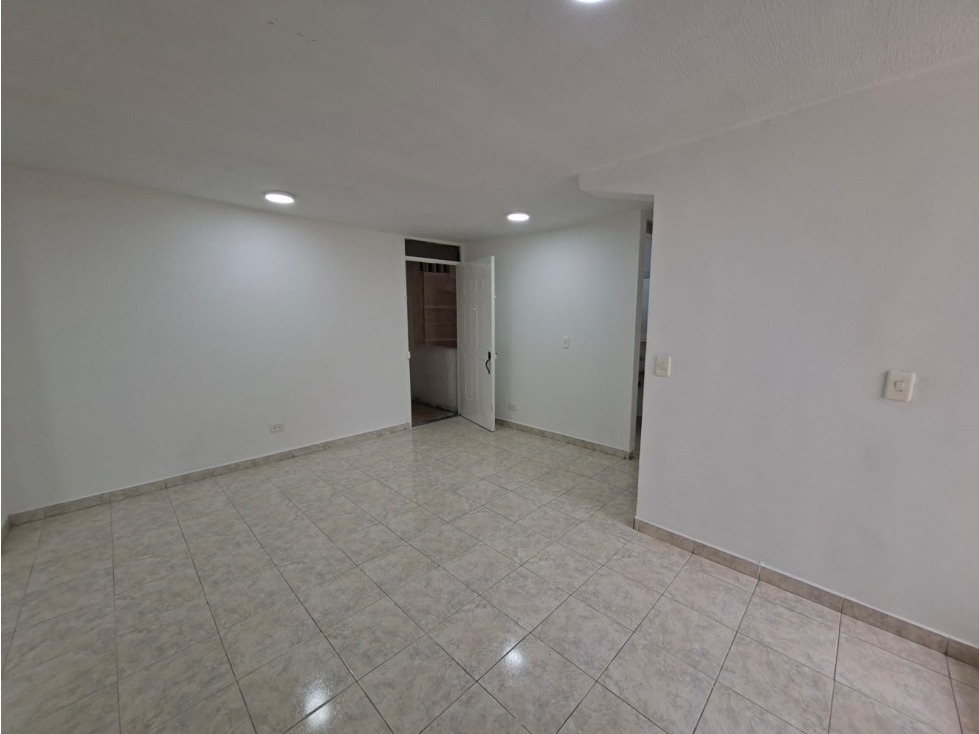 EN VENTA APARTAMENTO BOMBONA, MEDELLIN PISO 13
