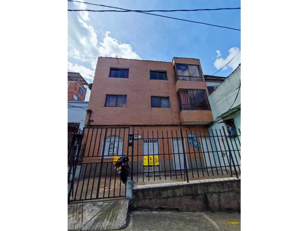 CASA EN VENTA BUENOS AIRES, MEDELLIN PISO 1