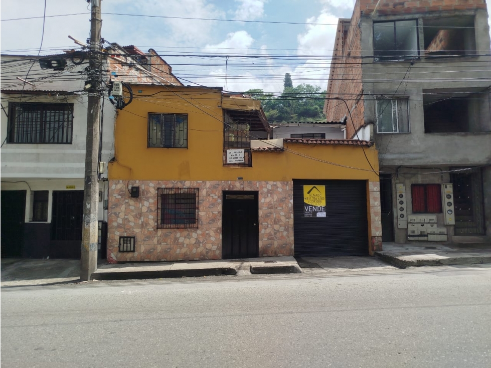 CASA LOTE EN VENTA VILLA HERMOSA MEDELLIN, PISO 1 y 2