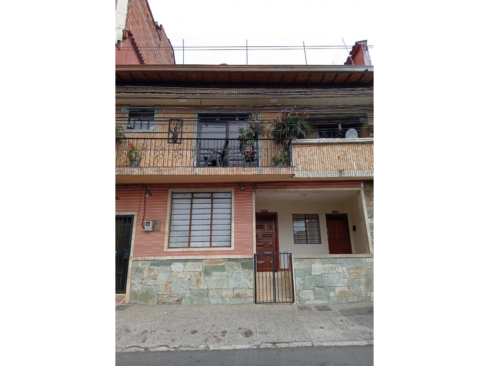 EN VENTA CASA EN ROBLEDO, MEDELLIN 3 NIVELES
