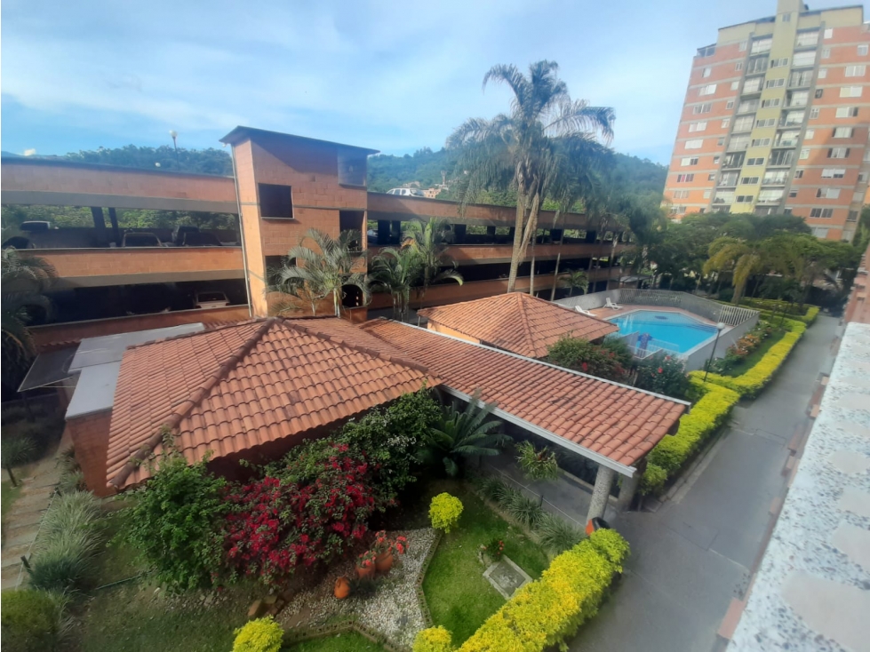 BAJO DE PRECIO! APARTAMENTO EN VENTA LOS COLORES, MEDELLIN PISO 3