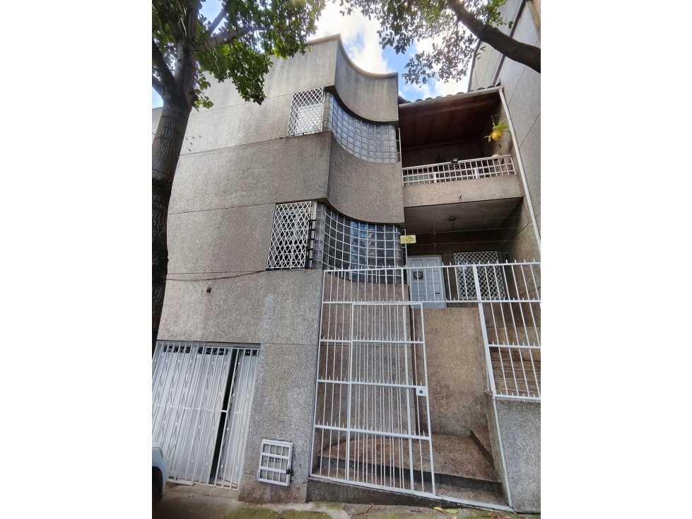 EN VENTA CASA UNIFAMILIAR EN PRADO CENTRO, MEDELLIN
