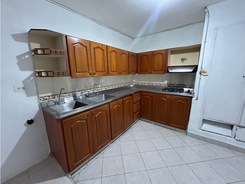 EN CASA PRIMER PISO EN LA MILAGROSA, MEDELLIN PISO 1 — foto 3