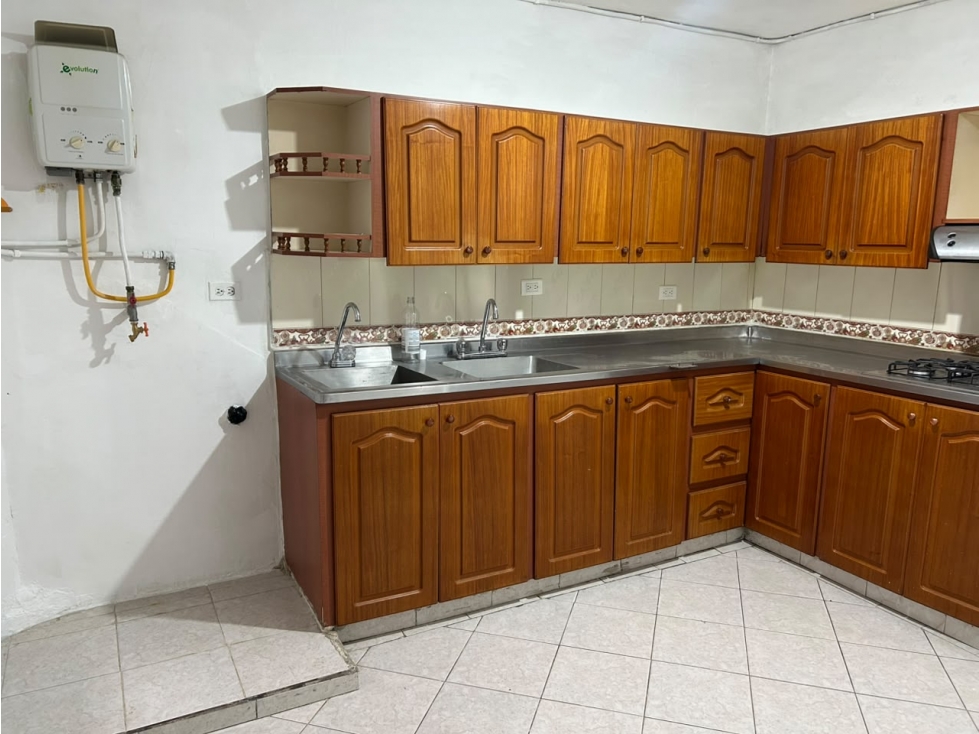 EN CASA PRIMER PISO EN LA MILAGROSA, MEDELLIN PISO 1 — foto 4