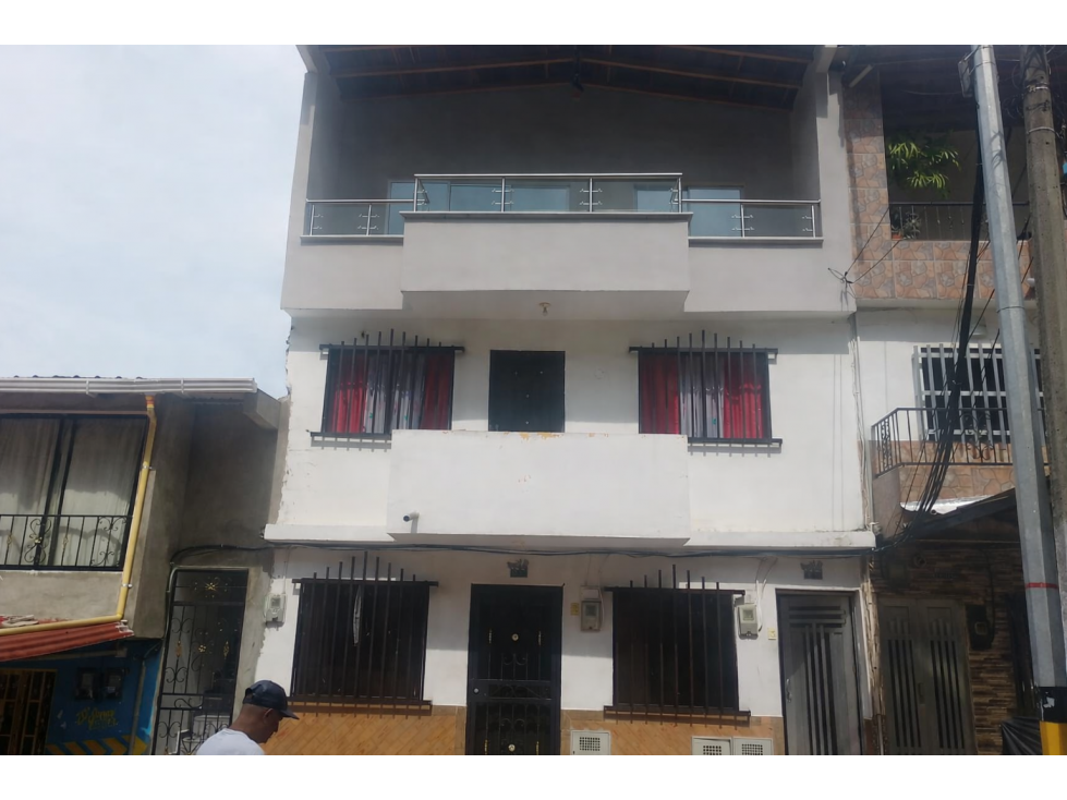 EN VENTA CASA EN MANRIQUE , MEDELLIN PISO 1
