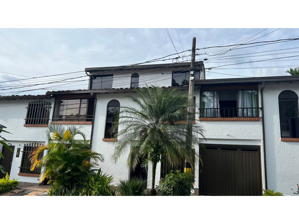 CASA DE DOS NIVELES EN VENTA, ENVIGADO, ANTIOQUIA