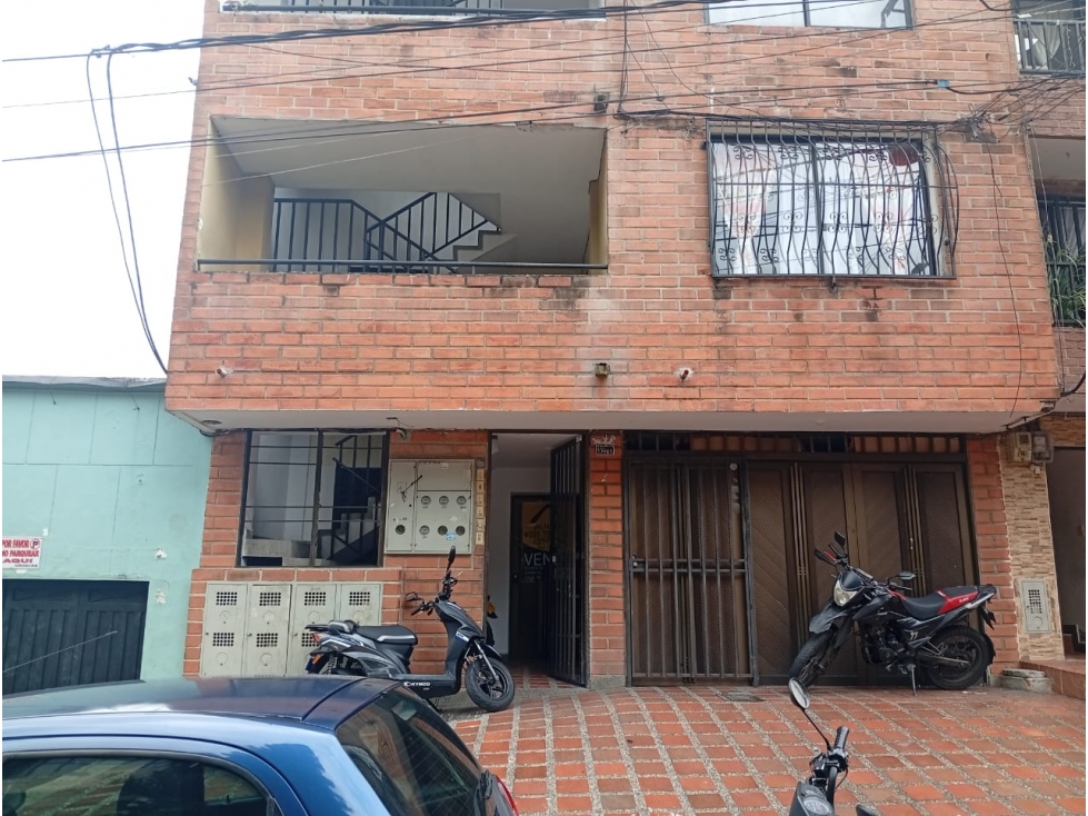 CASA Y APARTAESTUDIO EN VENTA EN VILLA HERMOSA MEDELLIN. PISO 1