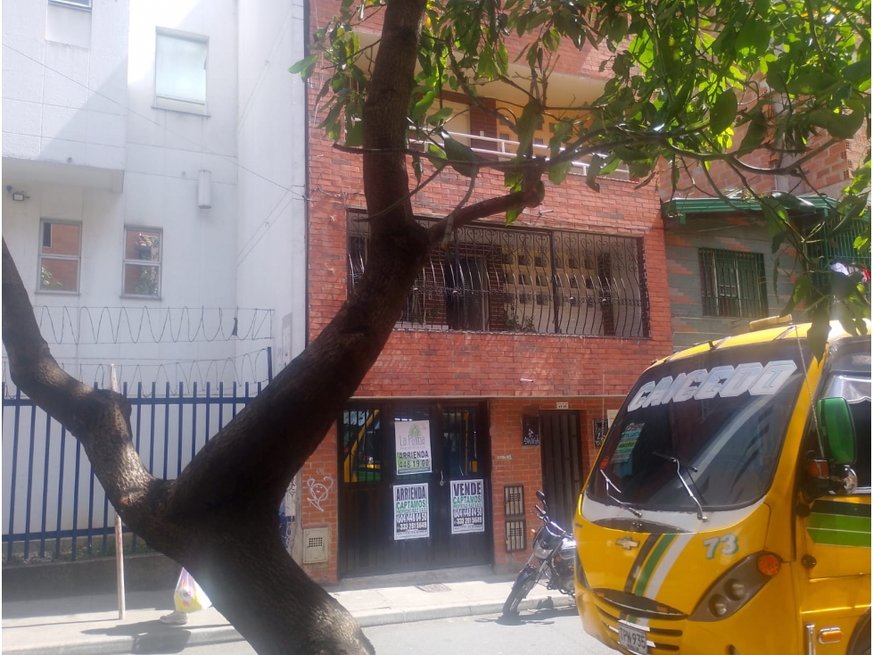 EN VENTA CASA EN BOSTON, MEDELLIN PISO 1