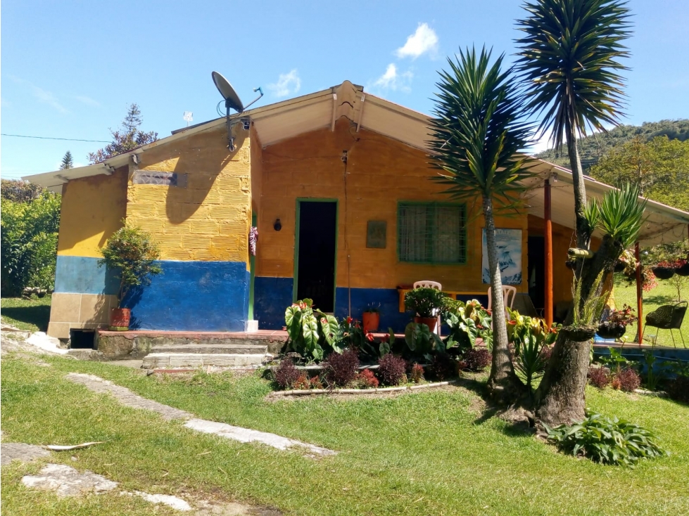 EN VENTA CASA FINCA EN SANTUARIO, ANTIOQUIA PISO 1 - 2