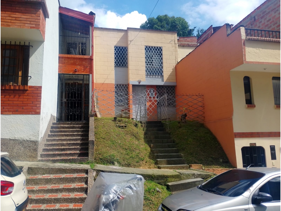 EN VENTA CASA LOTE EN BUENOS AIRES, MEDELLIN PISI 1 Y 2