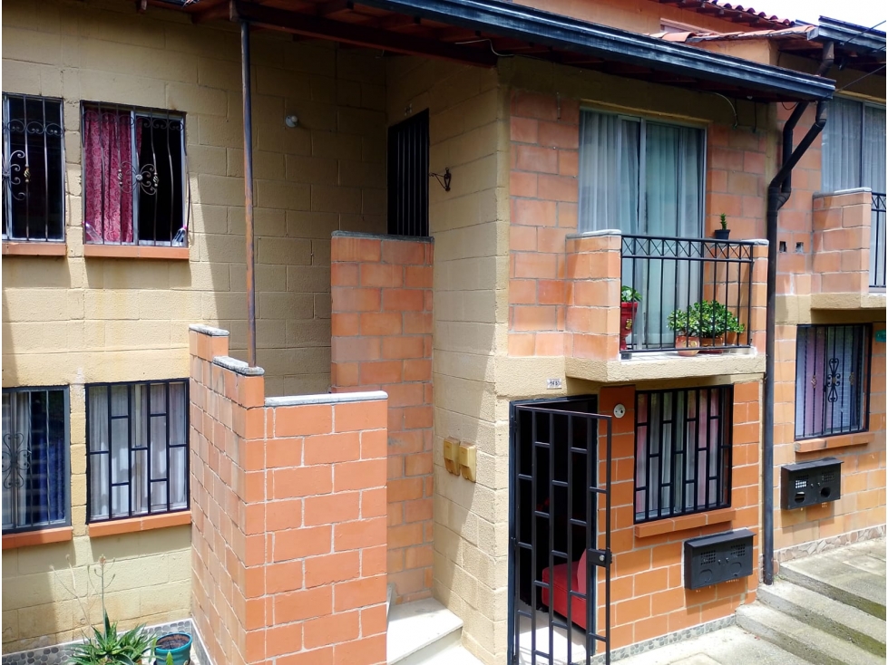 EN VENTA CASA EN ROBLEDO PAJARITO, ANTIOQUIA PISO 1