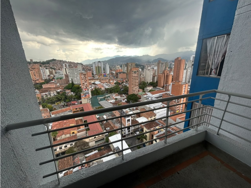 EN VENTA APARTAMENTO EN BOMBONA, MEDELLIN PISO 22