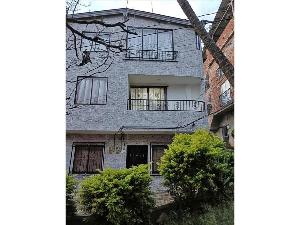 EN VENTA CASA EN EL SECTOR ENCISO, MEDELLIN PISO2