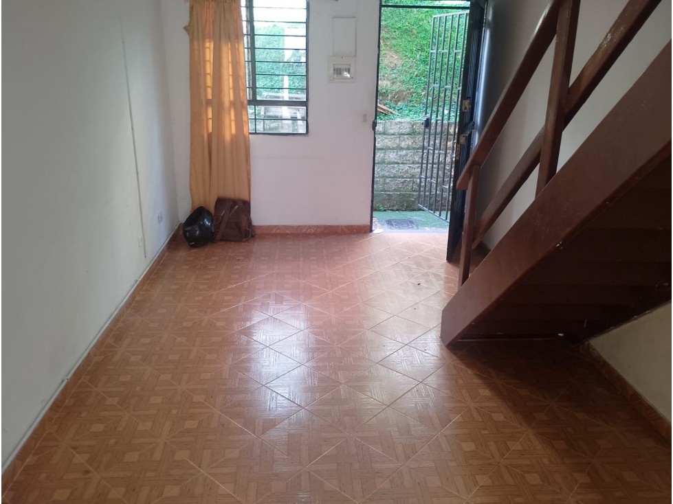 CASA EN VENTA EN SALVADOR MEDELLIN TRES NIVELES — foto 4