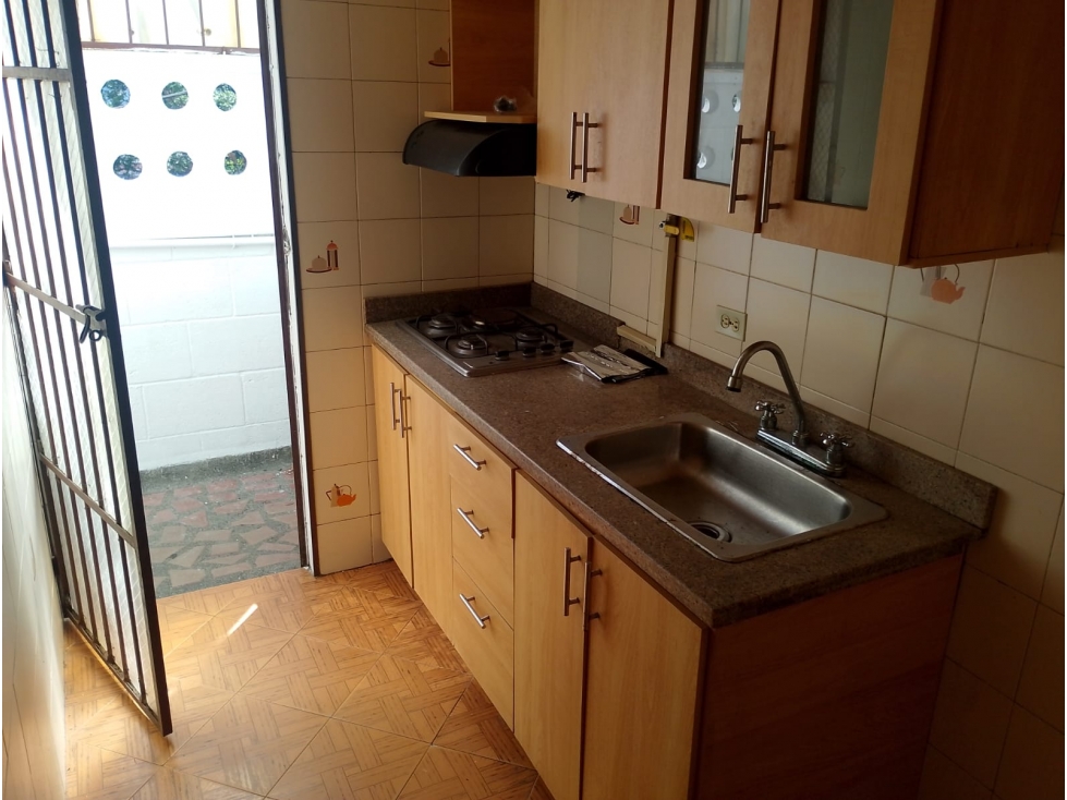 CASA EN VENTA EN SALVADOR MEDELLIN TRES NIVELES — foto 3