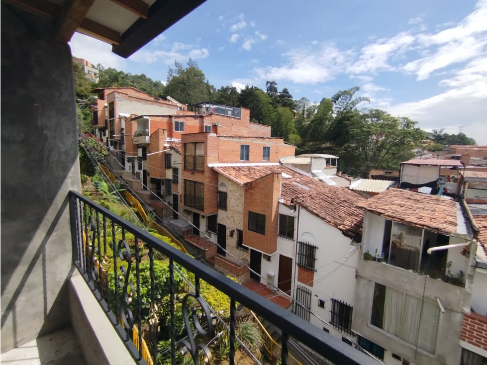 CASA DE 3 PISOS EN VENTA EN QUINTA LINDA MEDELLÍN — foto 2
