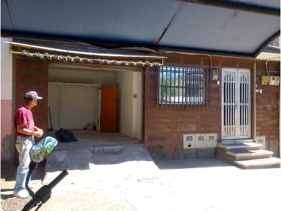 EN VENTA CASA EN CAICEDO, MEDELLIN PISO 1