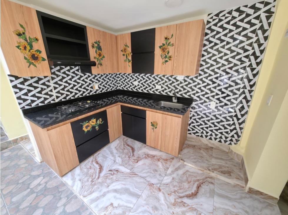 EN VENTA CASA EN CAMPO VALDES #2, MEDELLIN PISO 1 — foto 2