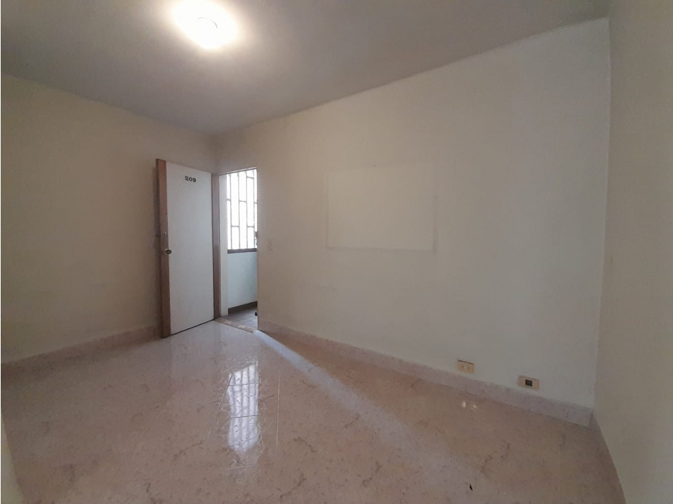 OFICINA EN VENTA EN EL CENTRO, SECTOR AYACUCHO, PISO 2° - 5