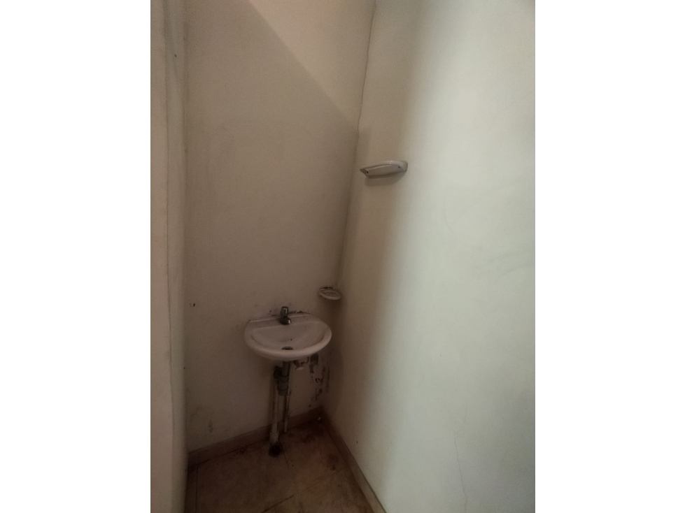 LOCAL EN VENTA EN EL CHAGUALO MEDELLIN, PISO 1 - 5