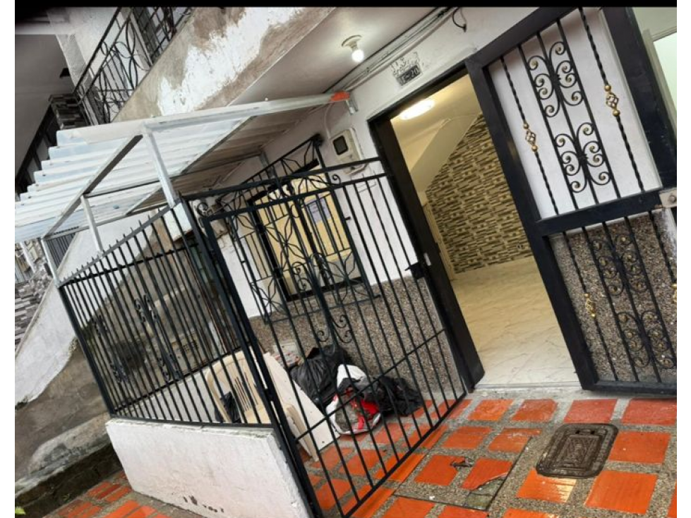 EN VENTA CASA Y LOCAL EN MANRIQUE, MEDELLIN, PISO 1 — foto 2