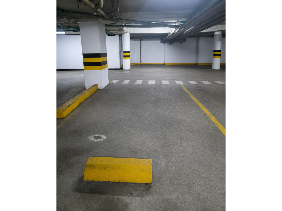 EN VENTA PARQUEADEROS EN BOMBONA, MEDELLIN - 2