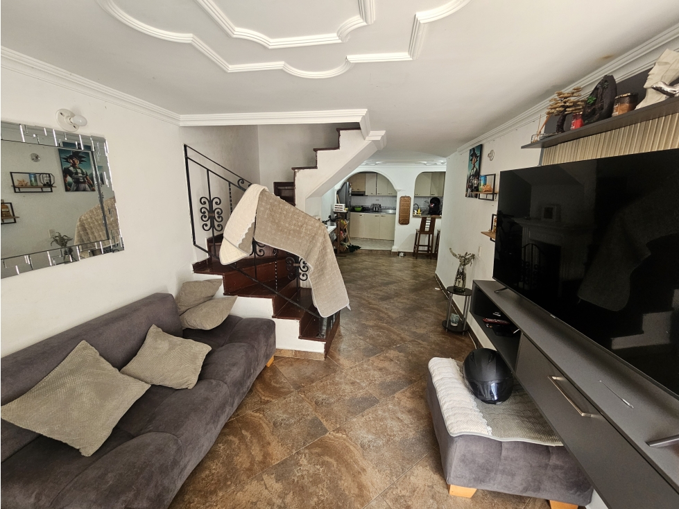 CASA EN VENTA EN BUENOS AIRES MEDELLIN TRES NIVELES — foto 2