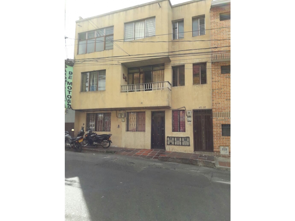 VENTA EDIFICIO DE TRES PISOS BUENOS AIRES , MEDELLIN