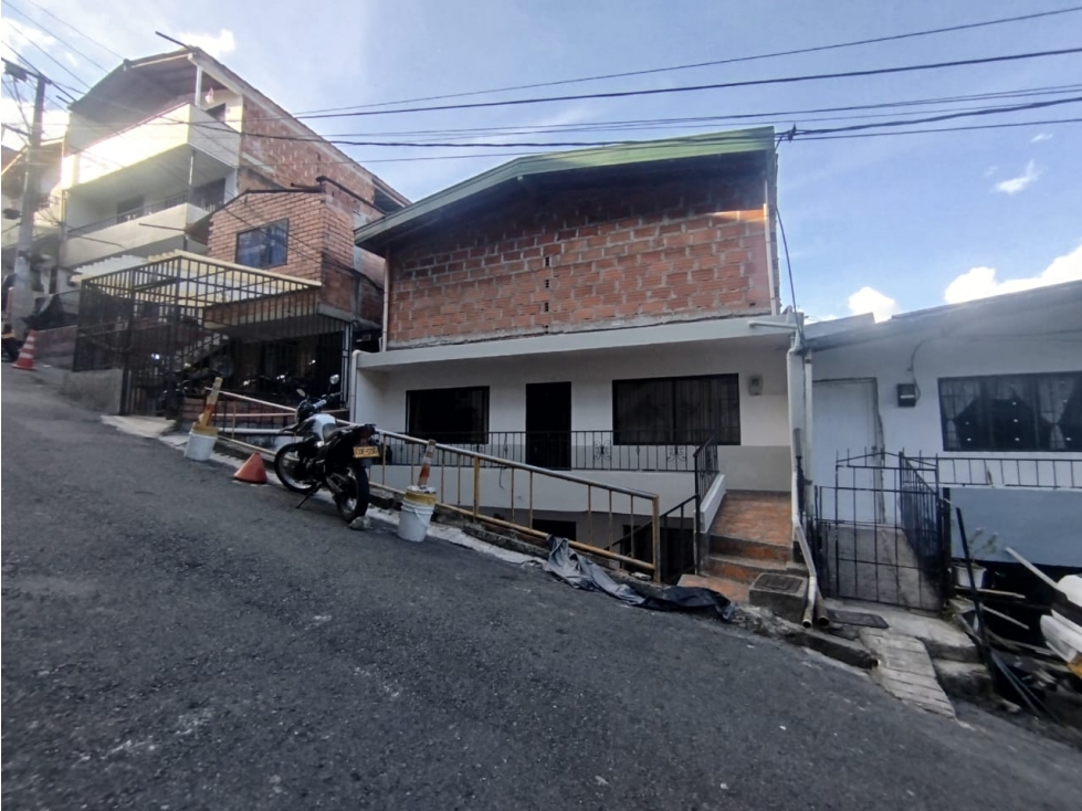 CASA EN VENTA EN GUAYABAL, MEDELLIN. DOS NIVELES