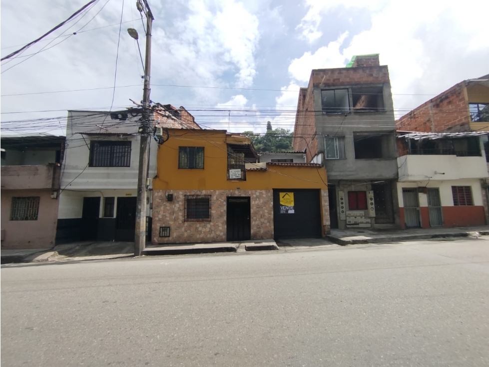 CASA LOTE EN VENTA VILLA HERMOSA MEDELLIN, PISO 1 y 2 — foto 3