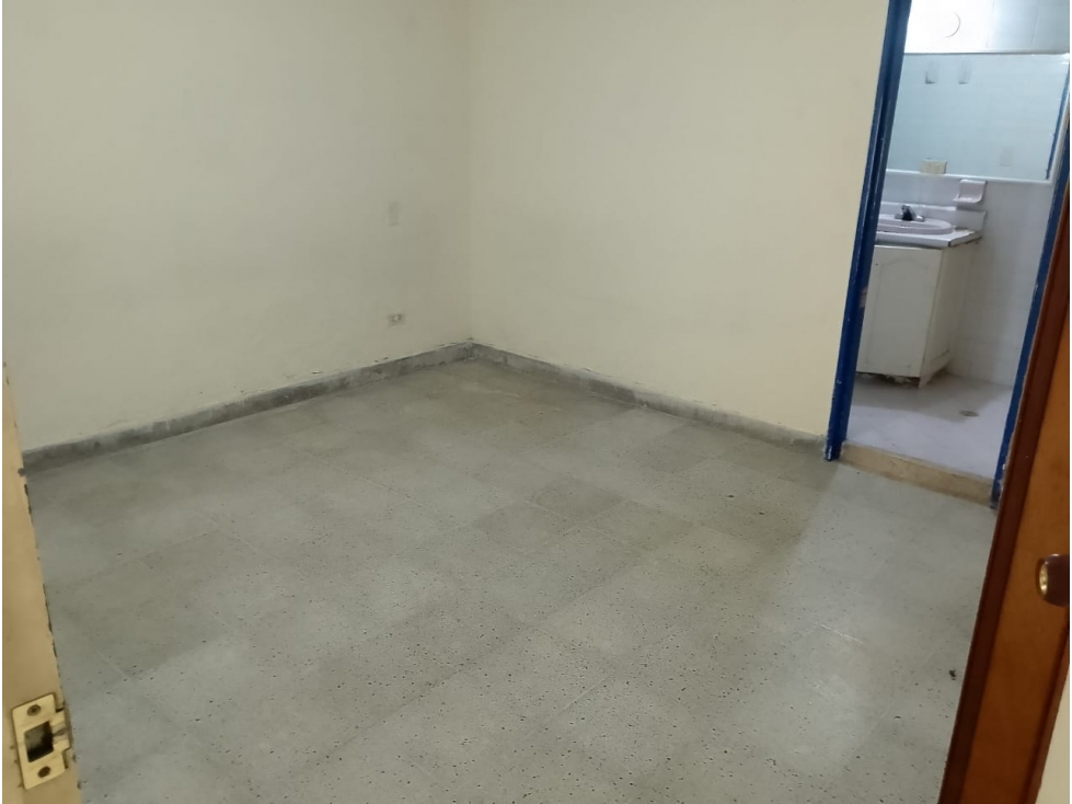 EN VENTA CASA LOTE CON LOCAL EN SANTA LUCIA, MEDELLIN PISO 1-2 Y 3 — foto 4