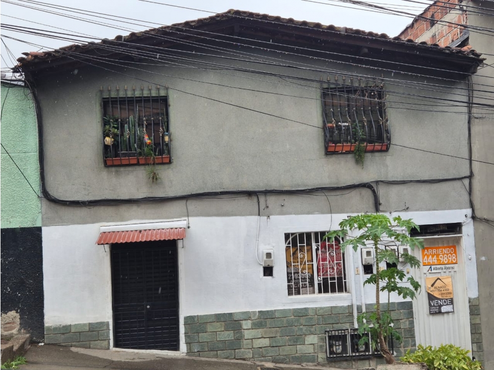 LOCAL Y APARTAESTUDIO EN VENTA EN EL CENTRO,MEDELLIN PISO 1