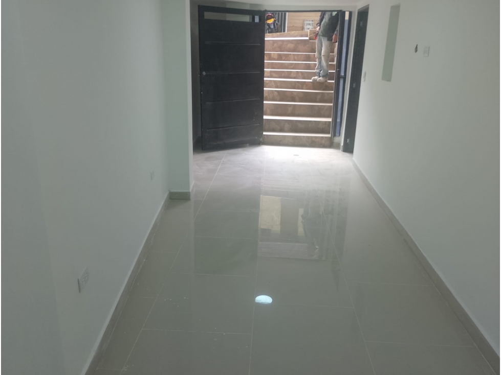 EN VENTA APARTAMENTO SUBNIVEL EN BOSTON, MEDELLIN