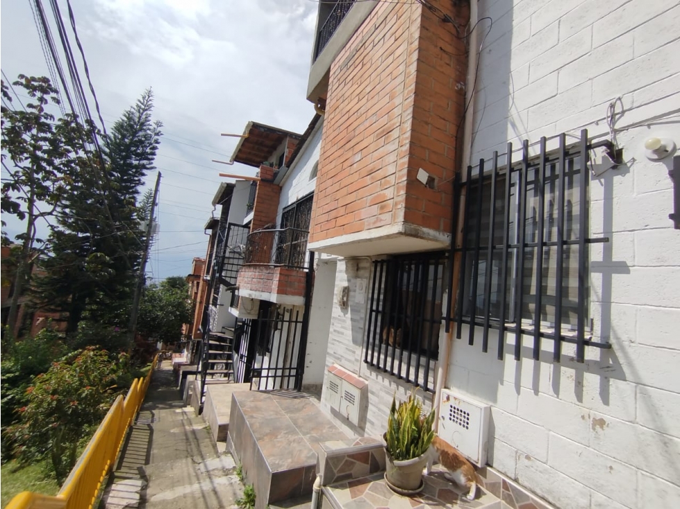 CASA DE 3 PISOS EN VENTA EN QUINTA LINDA MEDELLÍN — foto 3
