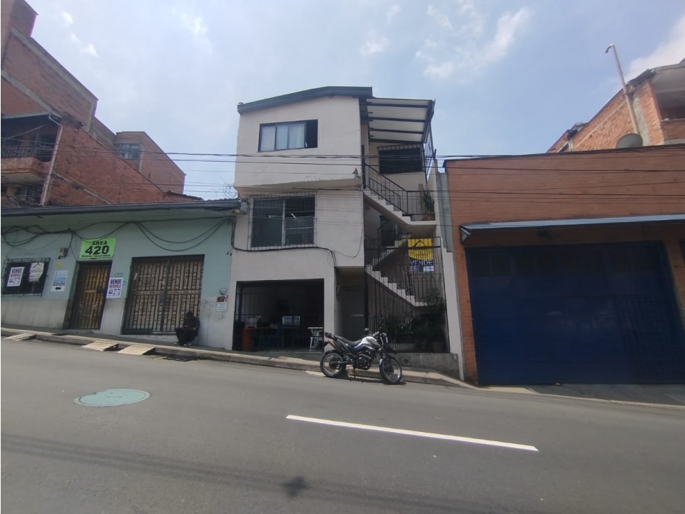 VENTA DE CASA LOTE EN BOMBONA,MEDELLÍN PISO 1, 2 Y 3 C/A