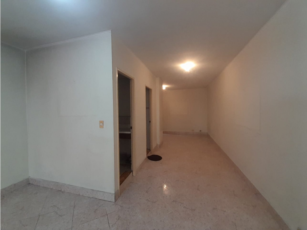 OFICINA EN VENTA EN EL CENTRO, SECTOR AYACUCHO, PISO 2° - 6