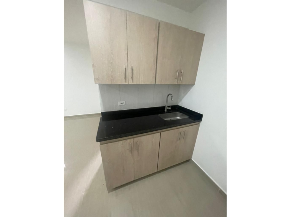 OFICINA EN VENTA CALAZANS MEDELLIN PISO 2 - 6