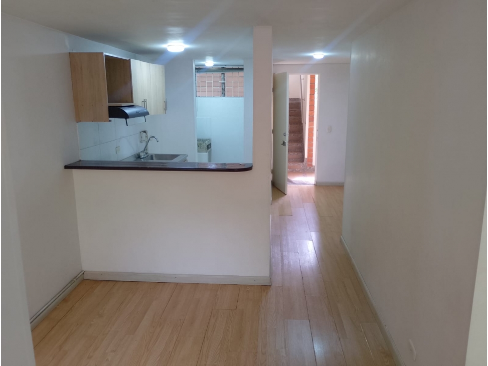 APARTAESTUDIO EN VENTA EN BUENOS AIRES MEDELLIN PISO 4 — foto 4