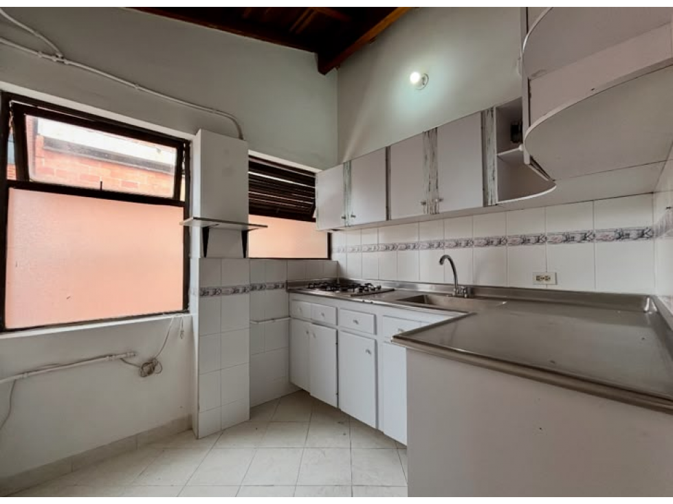 EN VENTA CASA EN SABANETA, PISO 4 — foto 2