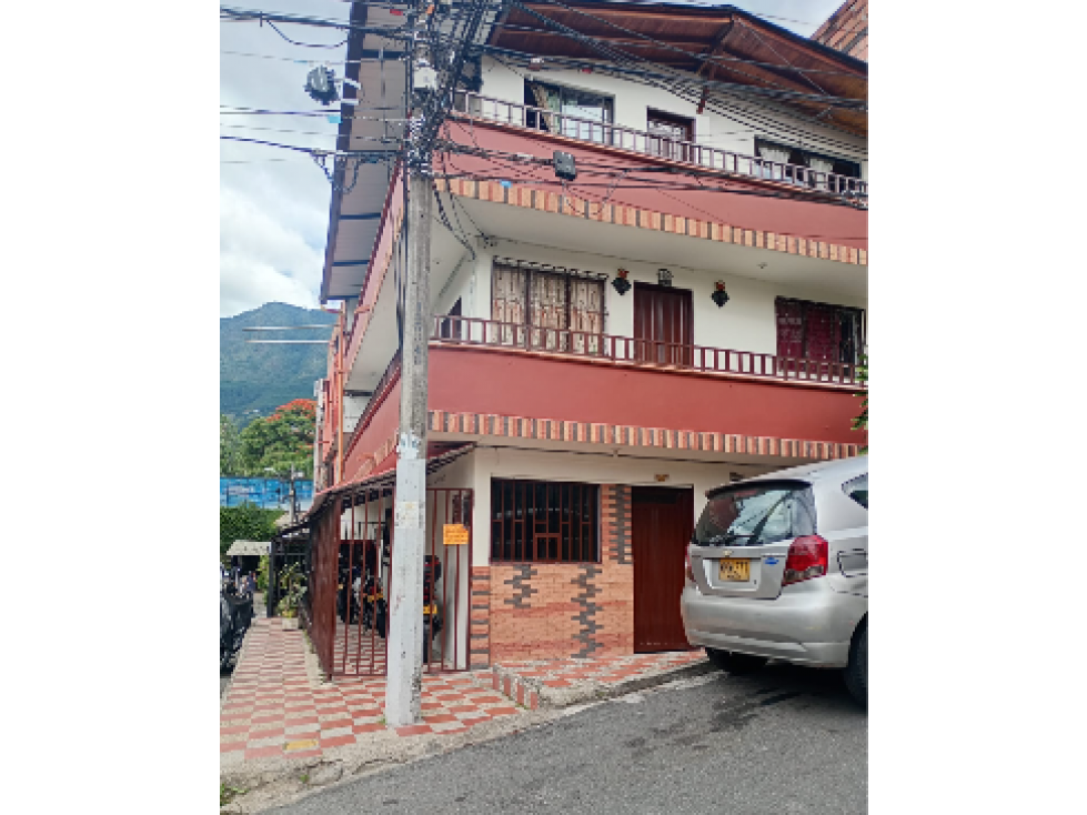 EN VENTA CASA EN BUENOS AIRES MEDELLIN PISO 1-2Y3