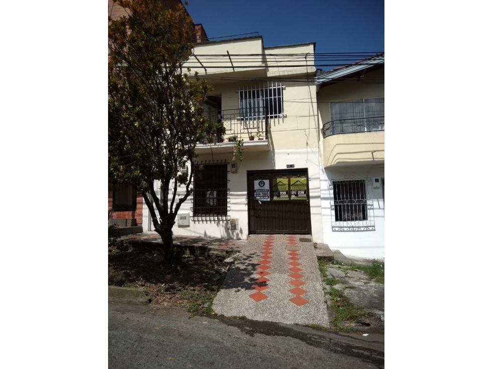 CASA EN VENTA EN EL SALVADOR, MEDELLIN PISO 1