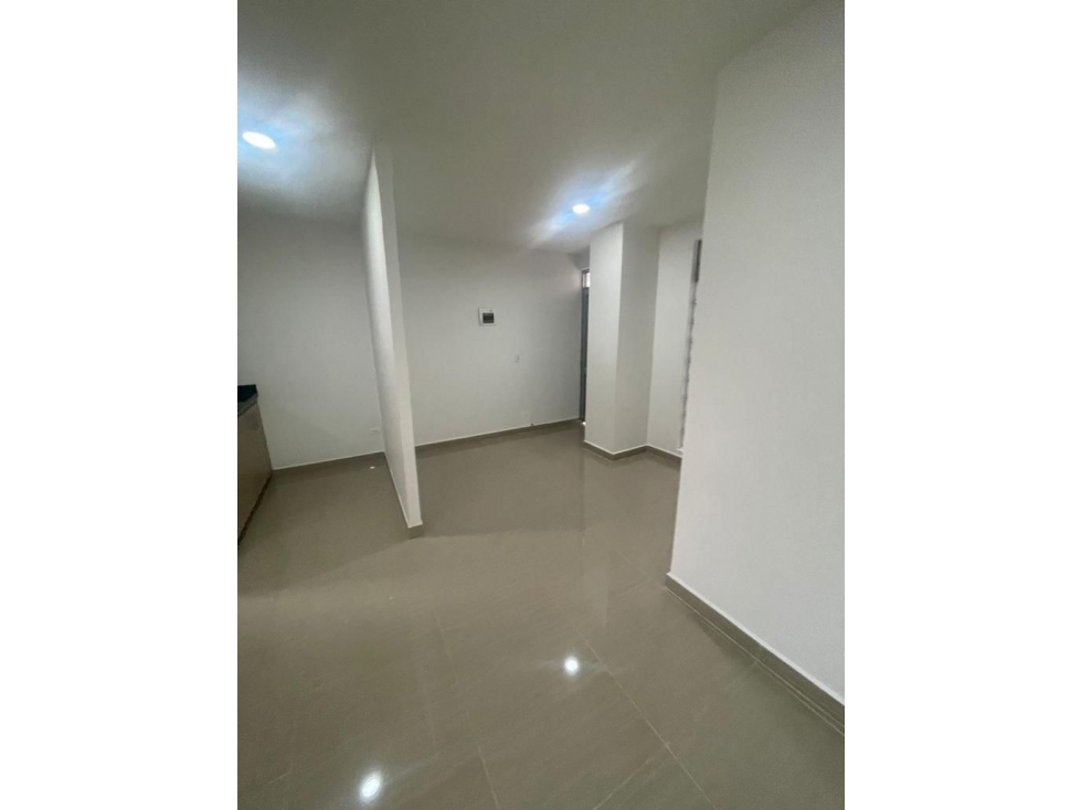 OFICINA EN VENTA CALAZANS MEDELLIN PISO 2 - 4