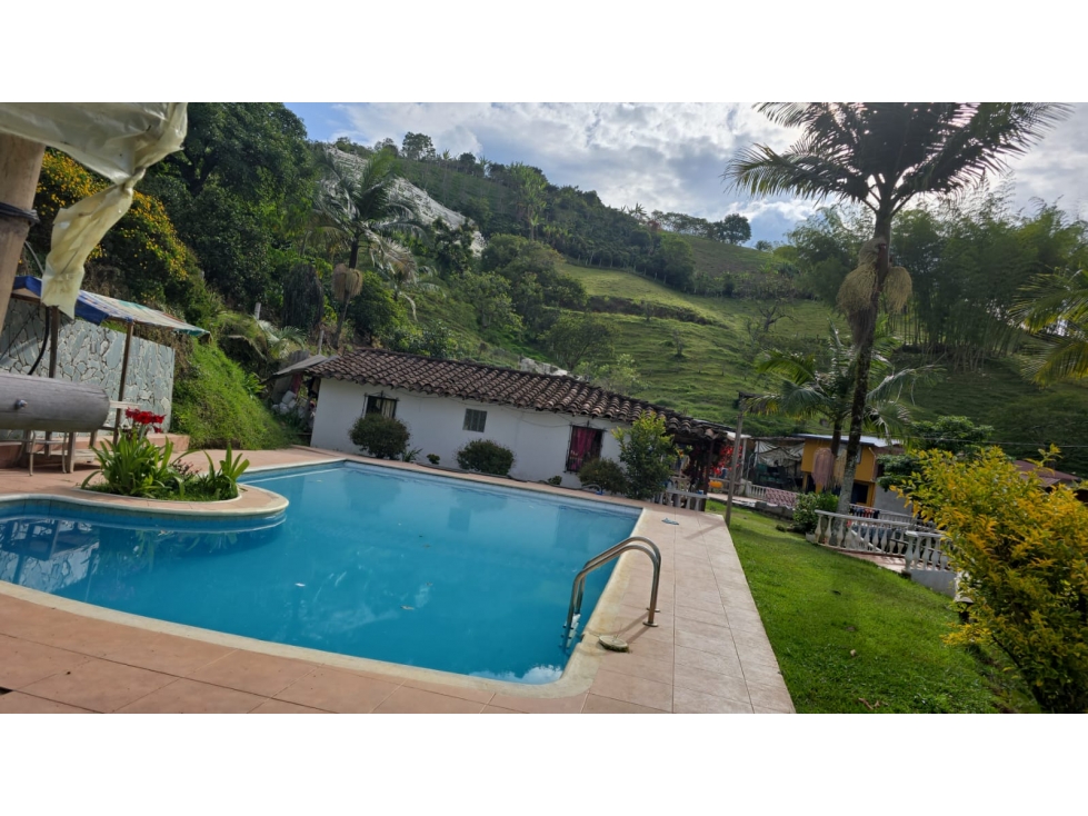 CASA FINCA EN EL ANTIOQUIA PEÑOL GUAMITO